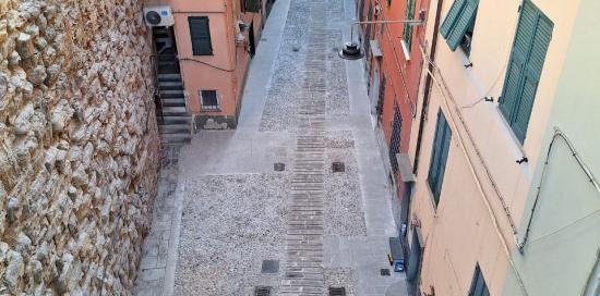 Vico sotto le Murette pavimentazione e mura Barbarossa - foto 5 marzo