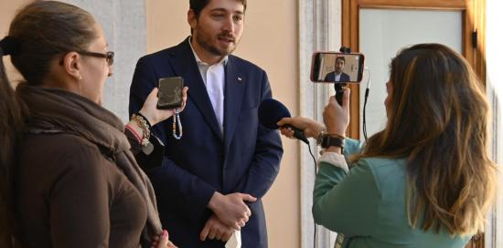 Viale intervistato nel loggiato di palazzo Tursi