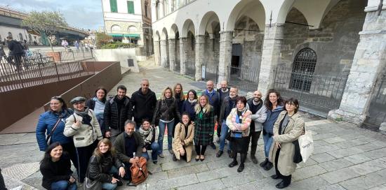 foto di gruppo davanti alla Commenda di Pré