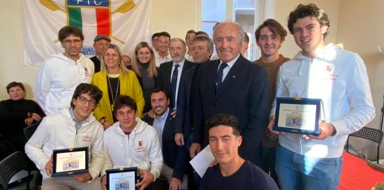 A Villa de Mari premiati gli atleti trionfatori alla 67° Regata delle Antiche Repubbliche Marinare e l’equipaggio misto vincitor