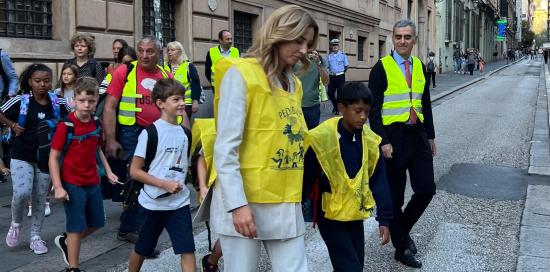 Sindaca Salis con i bimbi in via Balbi