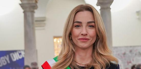 La sindaca di Genova Silvia Salis nel cortile di Palazzo Ducale