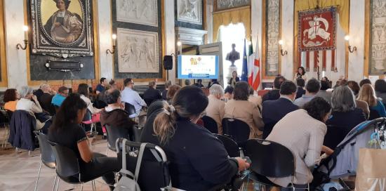 il pubblico della giornata inaugurale nel salone di rappresentanza di Tursi