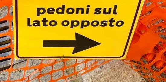 segnale pedoni sul lato opposto