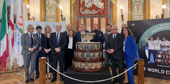 La coppa Davis esposta a palazzo Tursi