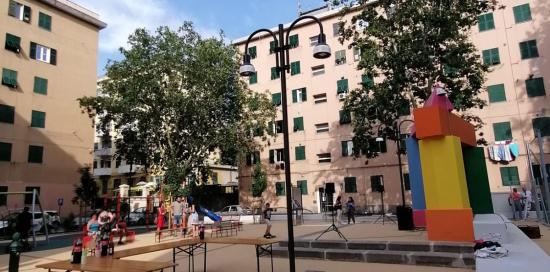 Piazza Adriatico con nuova pavimentazione ed elemento architettonico