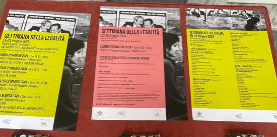 opuscoli con il programma degli incontri