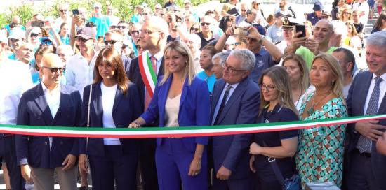 autorità tagliano il nastro