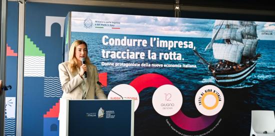 La sindaca di Genoa Silvia Salis durante il suo intervento all'incontro "Condurre l'impresa"