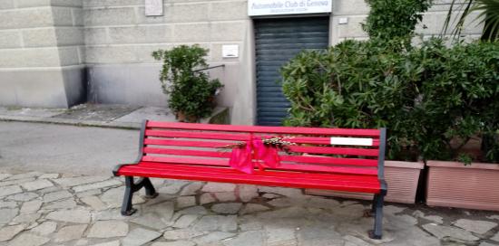 panchina rossa su stada