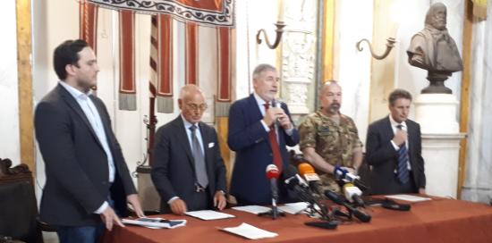 foto di gruppo nel salone di Tursi 