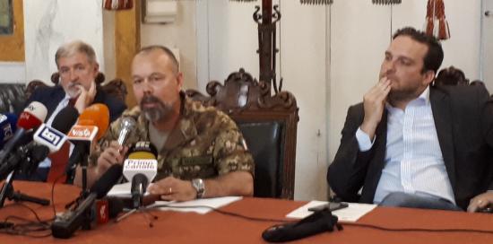 foto di gruppo nel salone di Tursi 