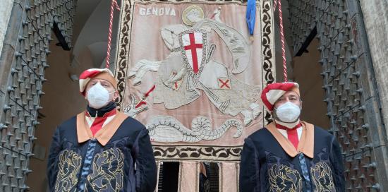 Gonfalone di Genova all'ingresso di Palazzo Tursi