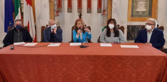 tavolo dei relatori alla conferenza stampa