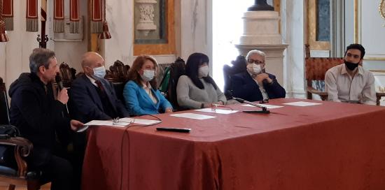 tavolo dei relatori alla conferenza stampa