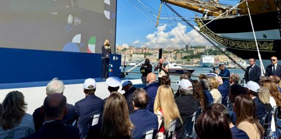 La sindaca sul palco per la cerimonia di saluto alla Vespucci subito prima della partenza
