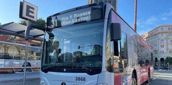 Foto del bus AMT Linea 31 scattata davanti alla stazione FS Brignole