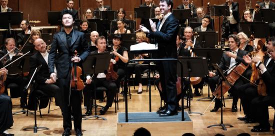Aozhe Zhang riceve l'applauso del pubblico