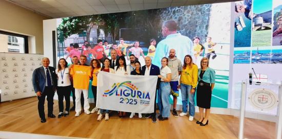 Foto di gruppo al termine della conferenza stampa