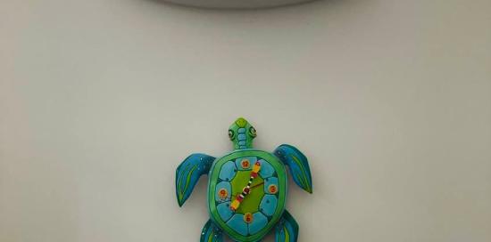 orologio a muro a forma di tartaruga