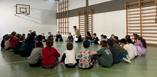 Bimbi in palestra per una delle attività svolte con gli istituti comprensivi della zona