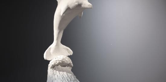 La statuetta di un delfino