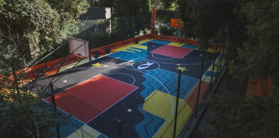 Il campo da basket con la nuova veste grafica