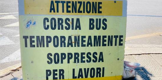 cartello corsia bus soppressa