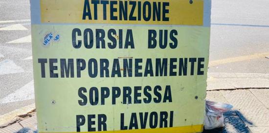 segnale attenzione corsia bus