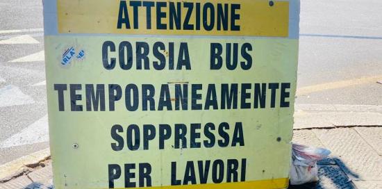segnale attenzione corsia bus