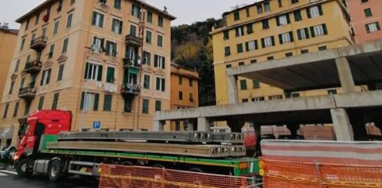 lavori in piazzale parenzo con gru