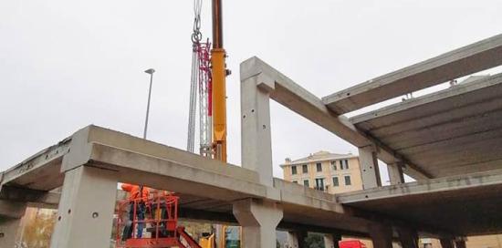 lavori in piazzale parenzo con gru e impalcato