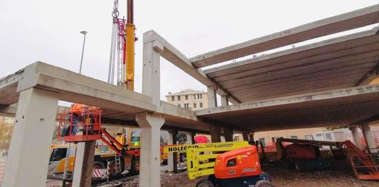 cantiere e macchina operatrice