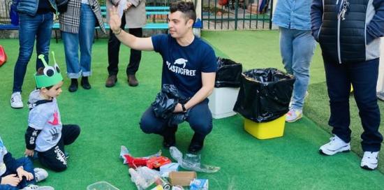 volontario di Plastic Free