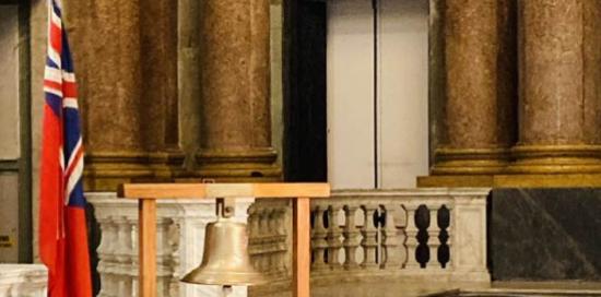 bandiera e campana del cargo