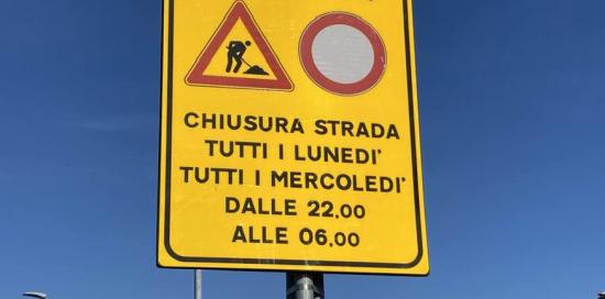 cartello chiusura strada
