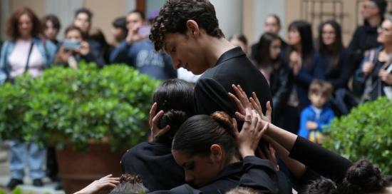 L'esibizione delle studentesse e degli studenti del Liceo Coreutico "Gobetti"