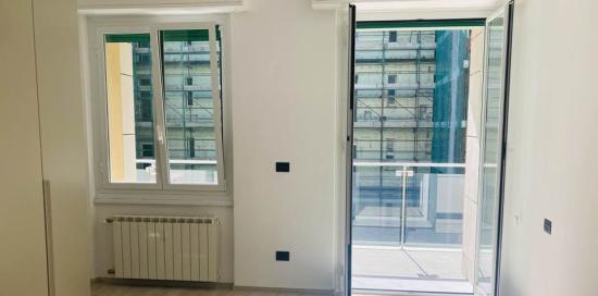 finestre aperte di appartamento in via Porro 6