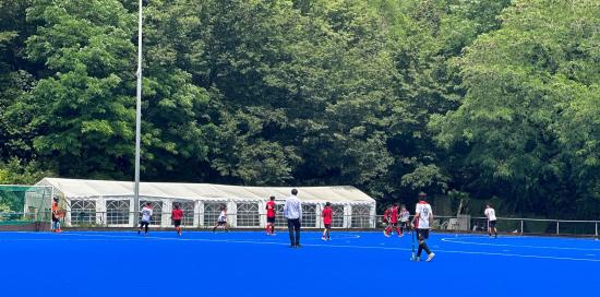 momento di gioco hockey su prato sul nuovo campo