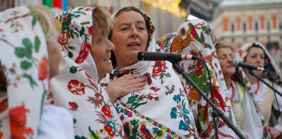 Esibizione del Gruppo Folcloristico Città di Genova prima dell'accensione del falò