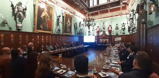Foto a campo largo della Armourers’ hall in Coleman Street, a Londra, sede della riunione del Club Business Italia
