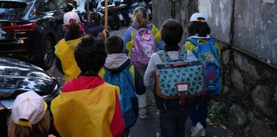 Le bimbe e i bimbi durante il Pedibus