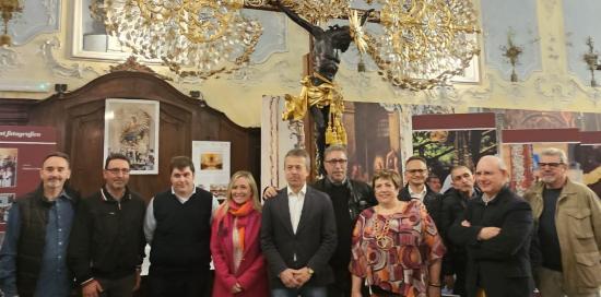 foto inaugurazione mostra: si riconoscono tra gli altri l'assessore Bordilli e il fotografo Bussalino