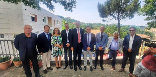 Foto di gruppo con, tra gli altri, vicesindaco Piciocchi, assessore Scajola, amministratore di Arte Gallo, consigliere Vacalebre