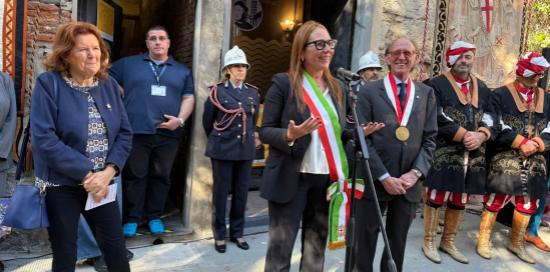 L'intervento, davanti alla Casa di Colombo, dell'assessora comunale al Commercio Tiziana Beghin