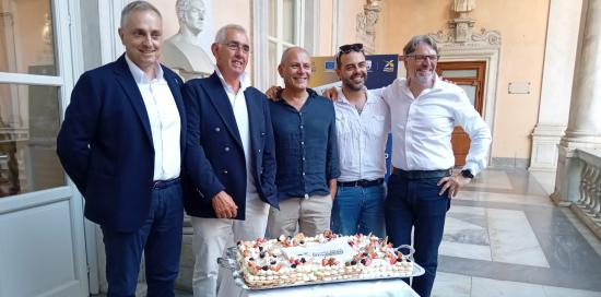 50 anni RadioTaxi_Consiglieri cooperativa con torta