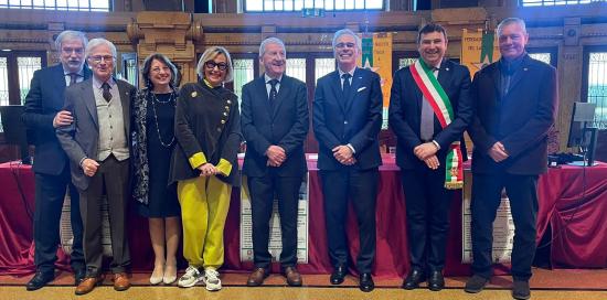 foto di gruppo con assessore Mascia con fascia