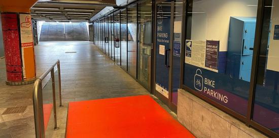 Il corridoio di accesso al Bike Parking provenendo dalla scalinata del sottopasso di De Ferrari