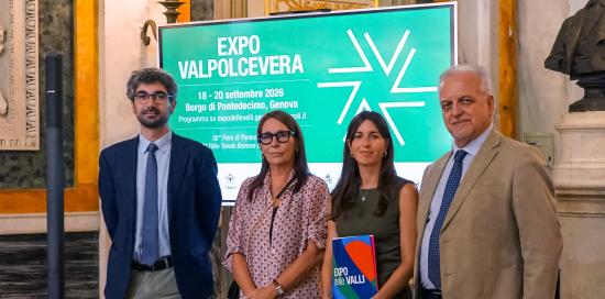 Davanti a un monitor con la grafica sull'evento: assessore Patrone, assessora Beghin, consigliera Bozzo, presidente Versace