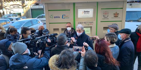 Bucci presenta compattatore plastica  sampierdarena